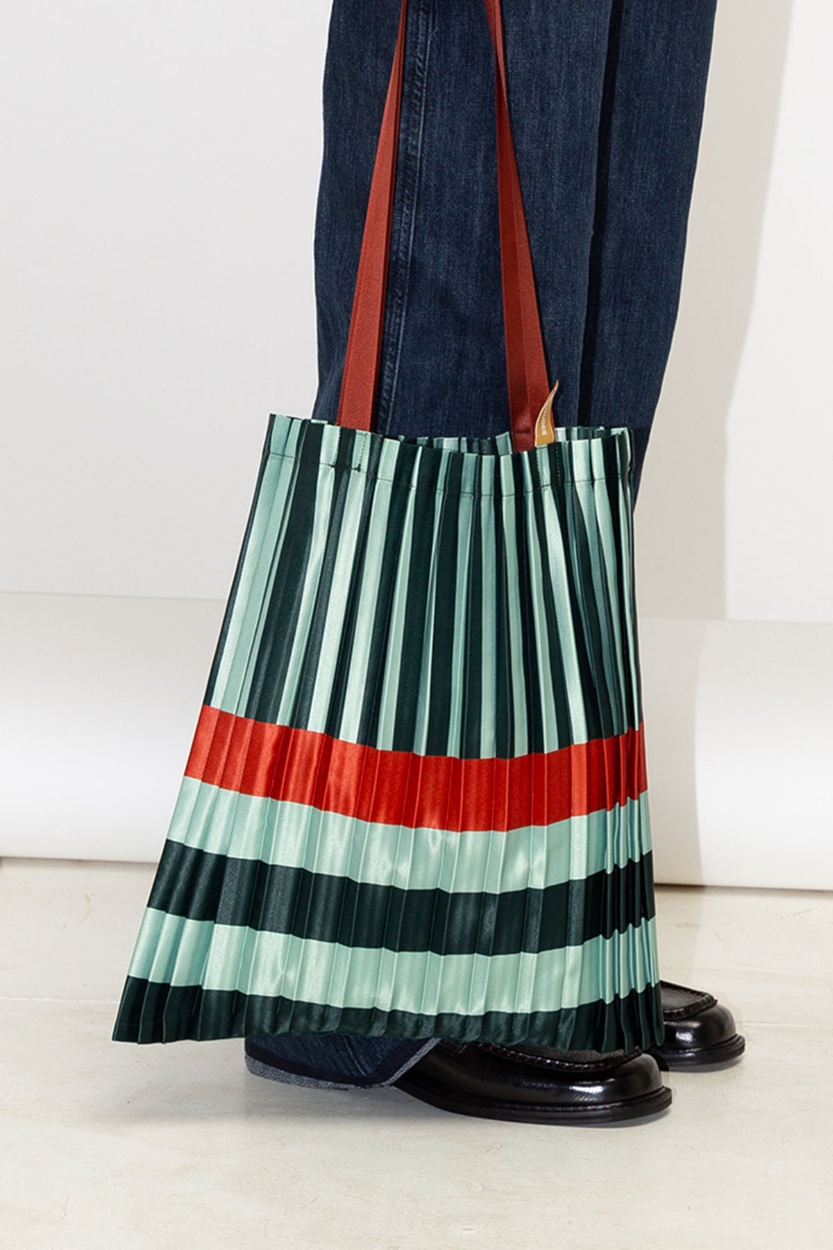 Multitudes Smeralda Tote Bag