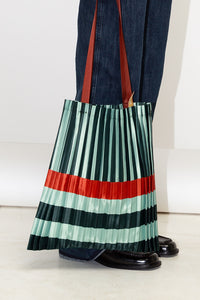 Multitudes Smeralda Tote Bag
